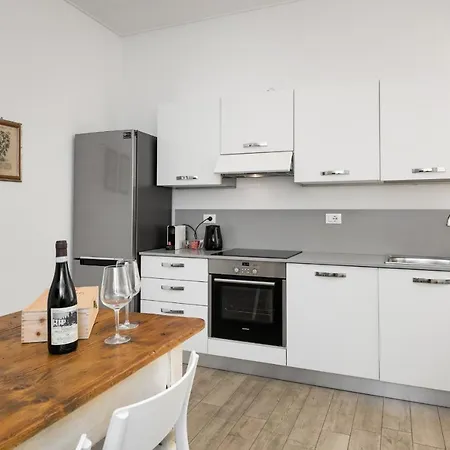 Flats4rent La Dimora D'orlando アパート ヴェローナ